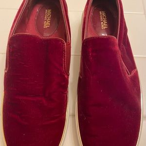 NEW WITHOUT BOX Kenneth Cole Vellvet Wine With Gold Detailing Slide On Sneakers